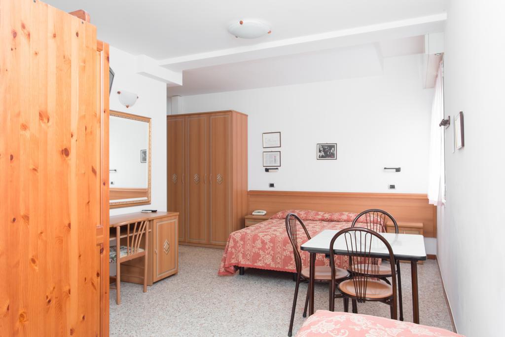 Hotel Residence Des Bains Cesenatico Exterior photo